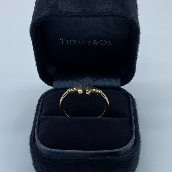 Tiffany T Wire Ring in 18k Gold - Picture 8 of 12